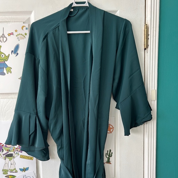 Robe - Picture 1 of 2